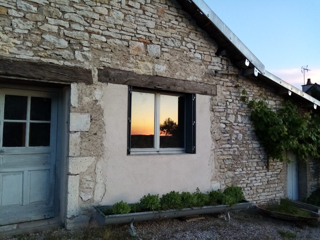 au soleil couchant pendant les travaux