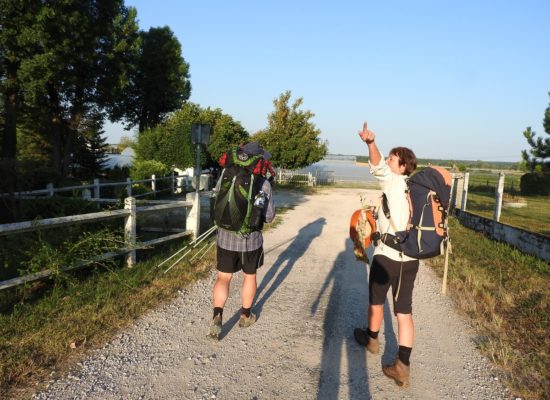 couples repartant sur la Via Francigena