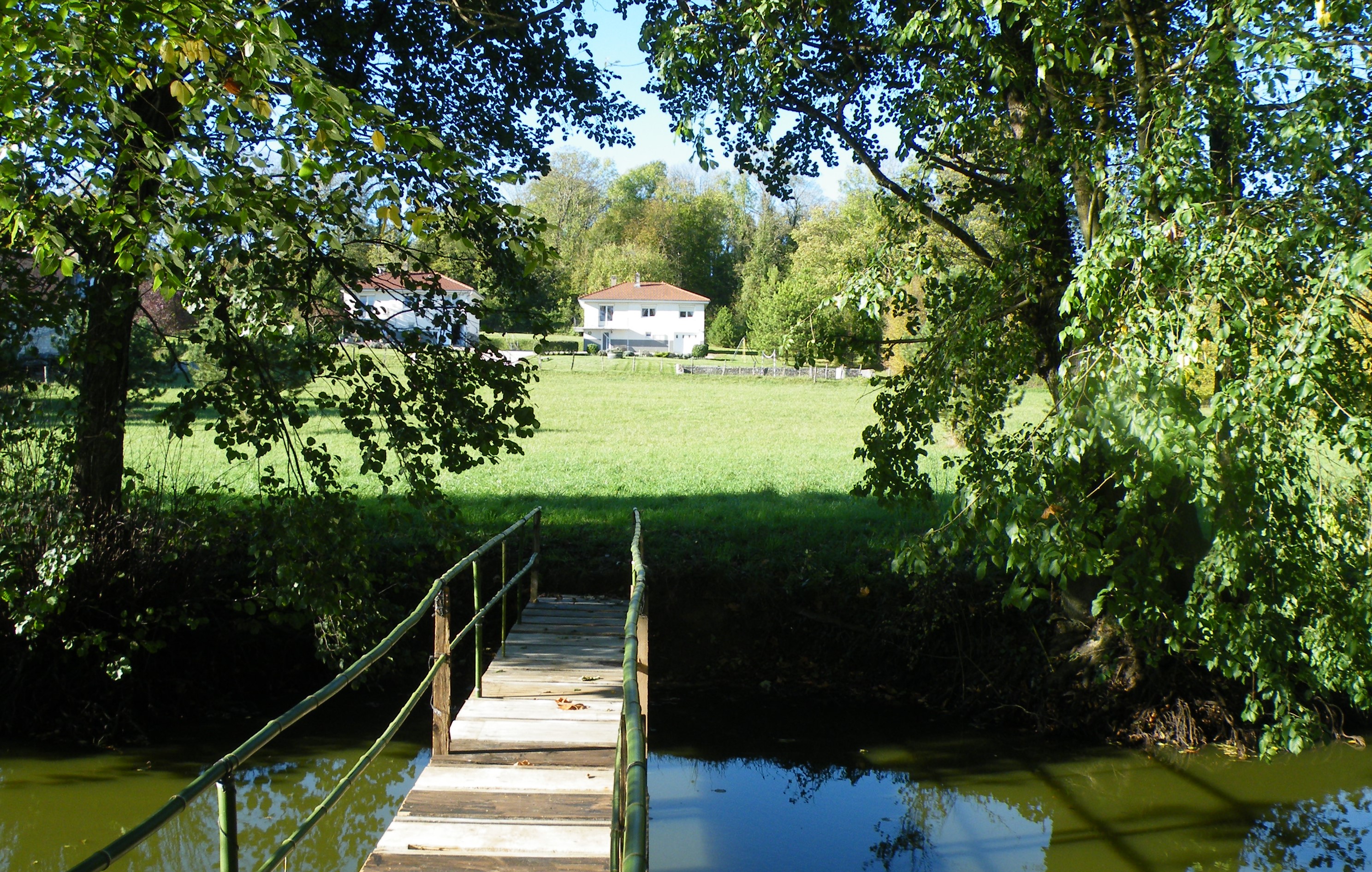 le pont de l'ile face au gite