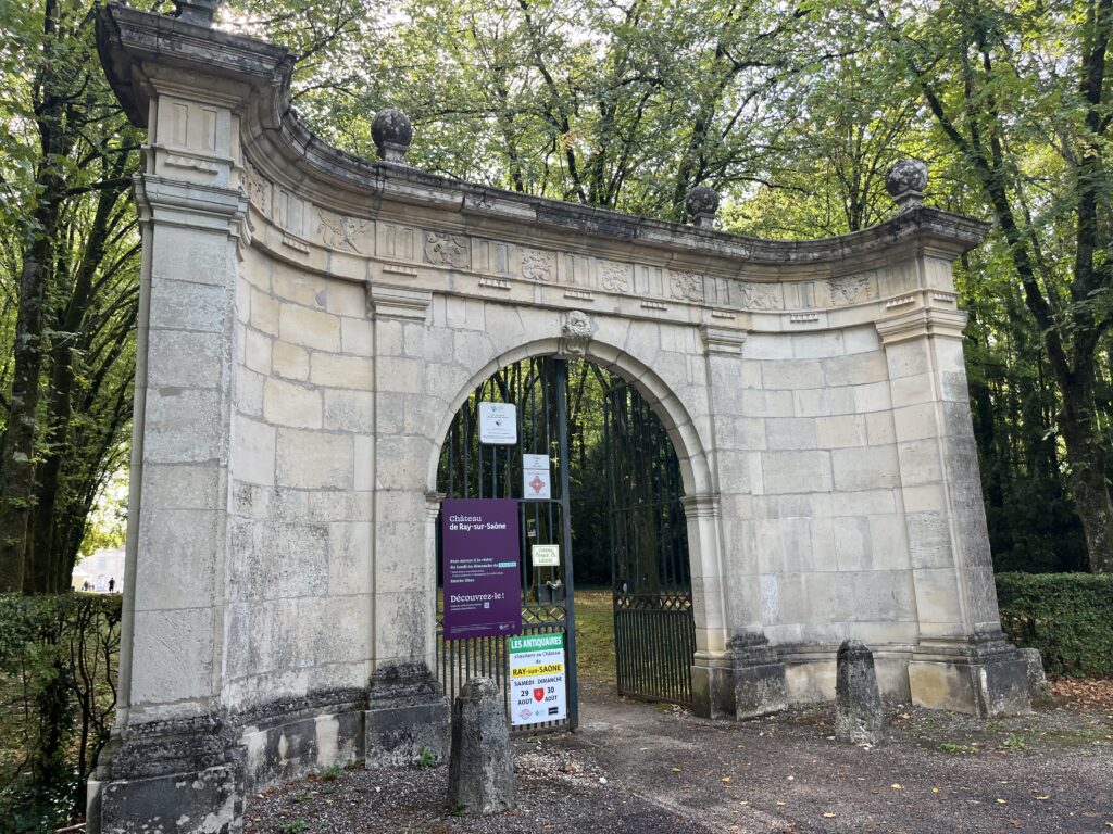 l'entrée du chateau