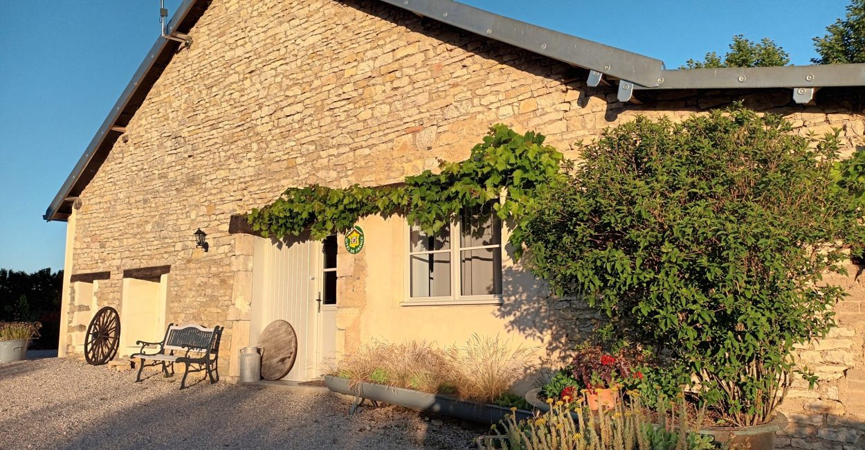 La laiterie de la charmotte au soleil couchant